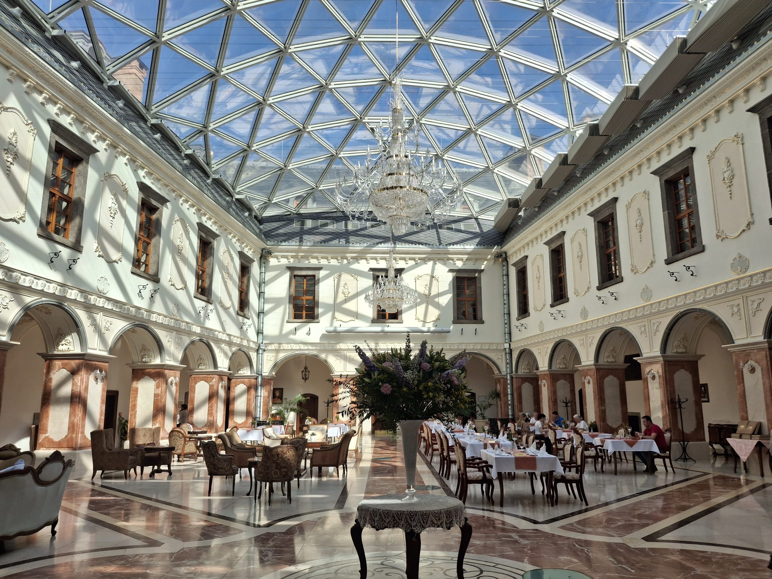 Gácsi kastély belső